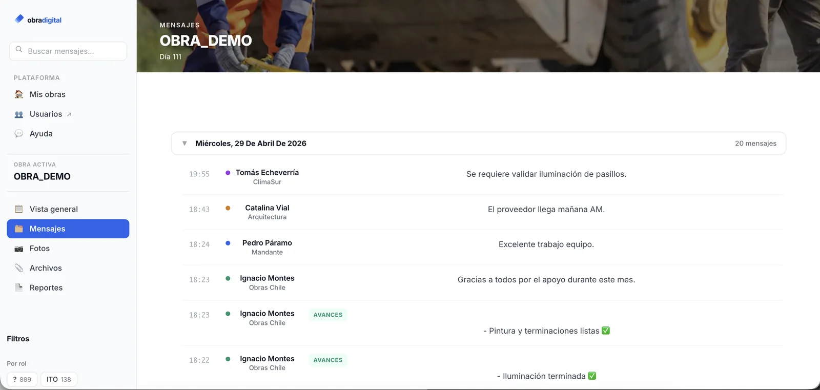 Vista real de Obra Digital mostrando mensajes ordenados por hora, autor, rol y categoría