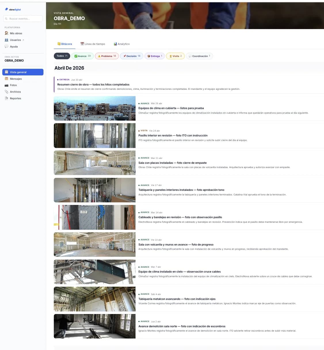 Vista real de Obra Digital mostrando el feed de eventos de una obra con fotos, autores y categorías